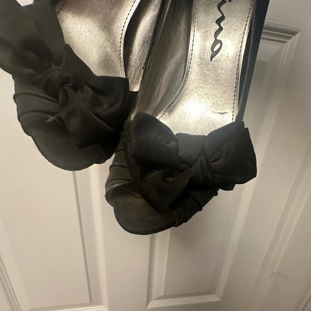 Heels - Picture 2 of 3